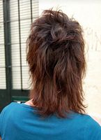 fryzury krótkie cieniowane włosy - uczesanie damskie zdjęcie numer 74A